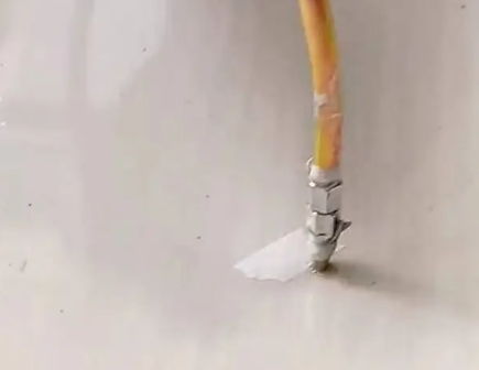 成华瓷砖空鼓维修公司专业解答在瓷砖铺贴过程中，如果使用的砂料过粗（如全部使用了粗砂），可能会导致以下问题